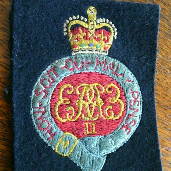 Vintage Royal Grenadier Guards Embroidered Gold Silver Blazer Badge Pocket Patch - Picture 2 of 16